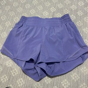 BRAND NEW NEVER WORN lululemon hotty hot shorts 4”
